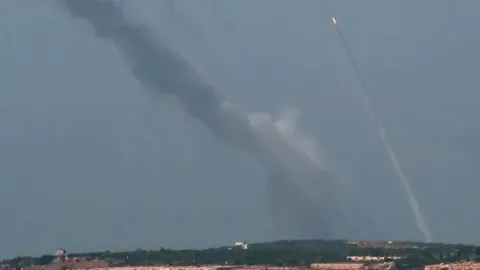 حماس: إطلاق الصواريخ من لبنان بعد وقف إطلاق النار كان “عملا فرديا” جرى من دون علم قيادة الحركة وقام بها عدد من الشباب حُرقةً وكردة فعل على حرب الإبادة والمجازر في غزّة