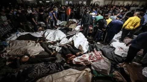 حماس تعبر عن رضاها بنتائج قمة بغداد وتحث على اتخاذ “إجراءات فعلية” لإنهاء الإبادة في قطاع غزة. حماس تعبر عن رضاها بنتائج قمة بغداد وتحث على اتخاذ “إجراءات فعلية” لإنهاء الإبادة في قطاع غزة.