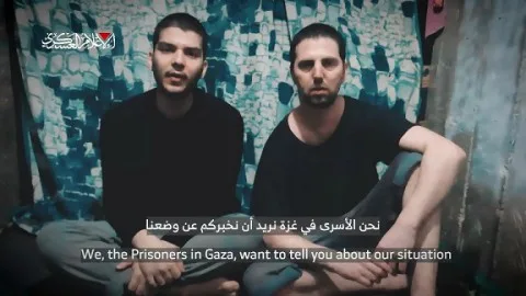 حماس تنشر فيديو لرهينتين إسرائيليين على قيد الحياة يدعو فيه أحدهما إلى وضع حد للحرب الدائرة في القطاع