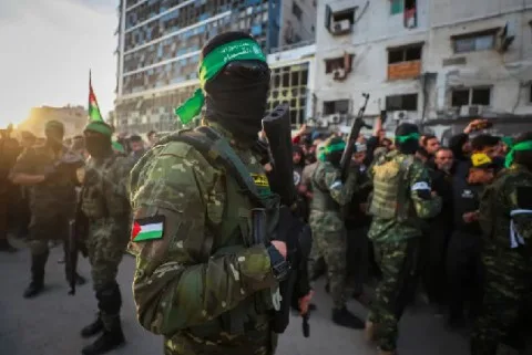 “حماس” تنفي اتهامات ترامب لها بالاستيلاء على المساعدات في غزة وتعتبر “ترديدا مستغرَبا لأكاذيب” حكومة نتنياهو لتبرير جريمة تجويع الفلسطينيين وتؤكد أنها تتناقض مع تقارير الأمم المتحدة والمنظمات الإنسانية