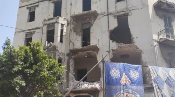 حملات واسعة لإزالة المباني المهددة بالسقوط في منطقة الجمرك بالإسكندرية