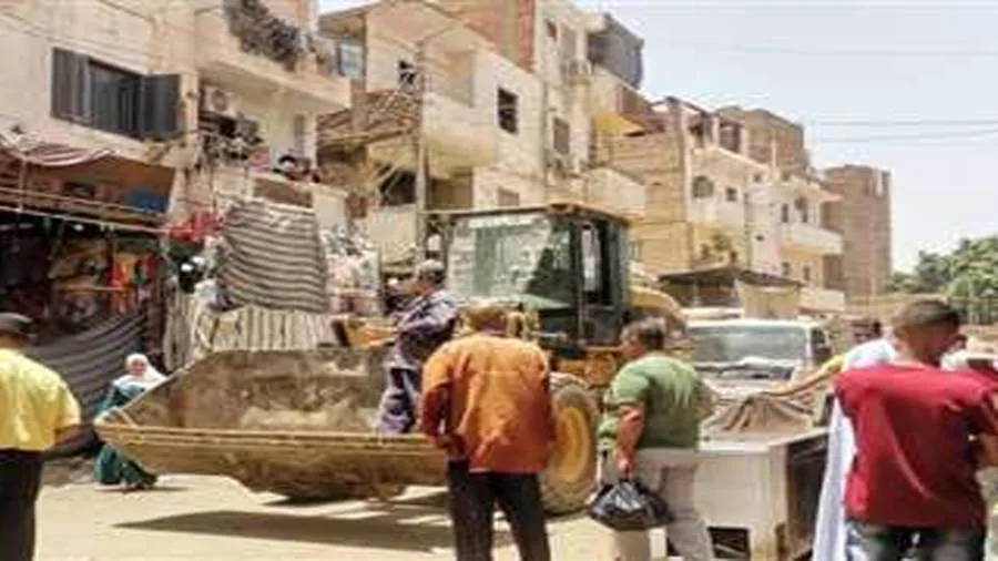 حملة واسعة لإزالة 230 حالة تعدي في السوق التجاري وشارع 23 يوليو بمدينة إدكو حملة واسعة لإزالة 230 حالة تعدي في السوق التجاري وشارع 23 يوليو بمدينة إدكو