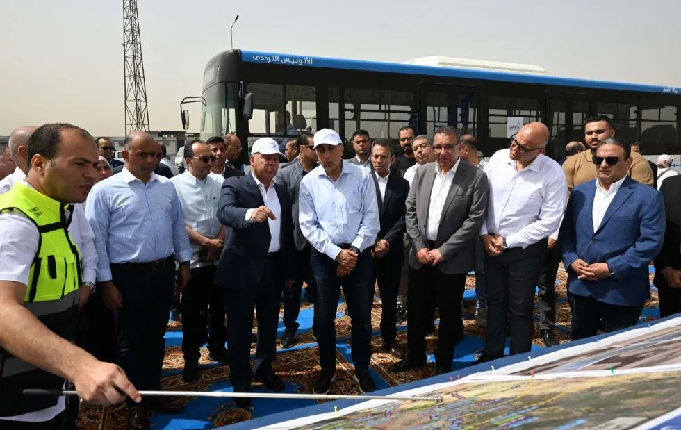 رئيس الوزراء: مشروع الأتوبيسات الترددية يعد من أبرز مشاريع النقل الجماعي النظيفة والمراعية للبيئة. رئيس الوزراء: مشروع الأتوبيسات الترددية يعد من أبرز مشاريع النقل الجماعي النظيفة والمراعية للبيئة.