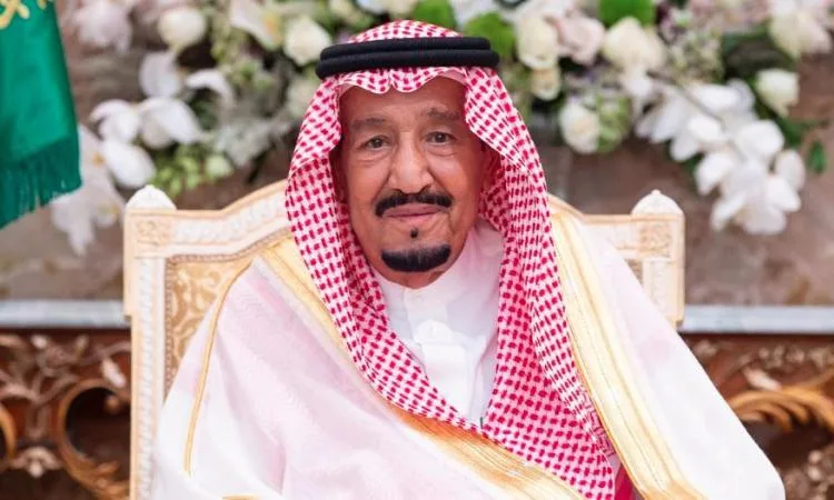 خادم الحرمين الشريفين يوجه باستقبال 1300 حاج وحاجة. خادم الحرمين الشريفين يوجه باستقبال 1300 حاج وحاجة.