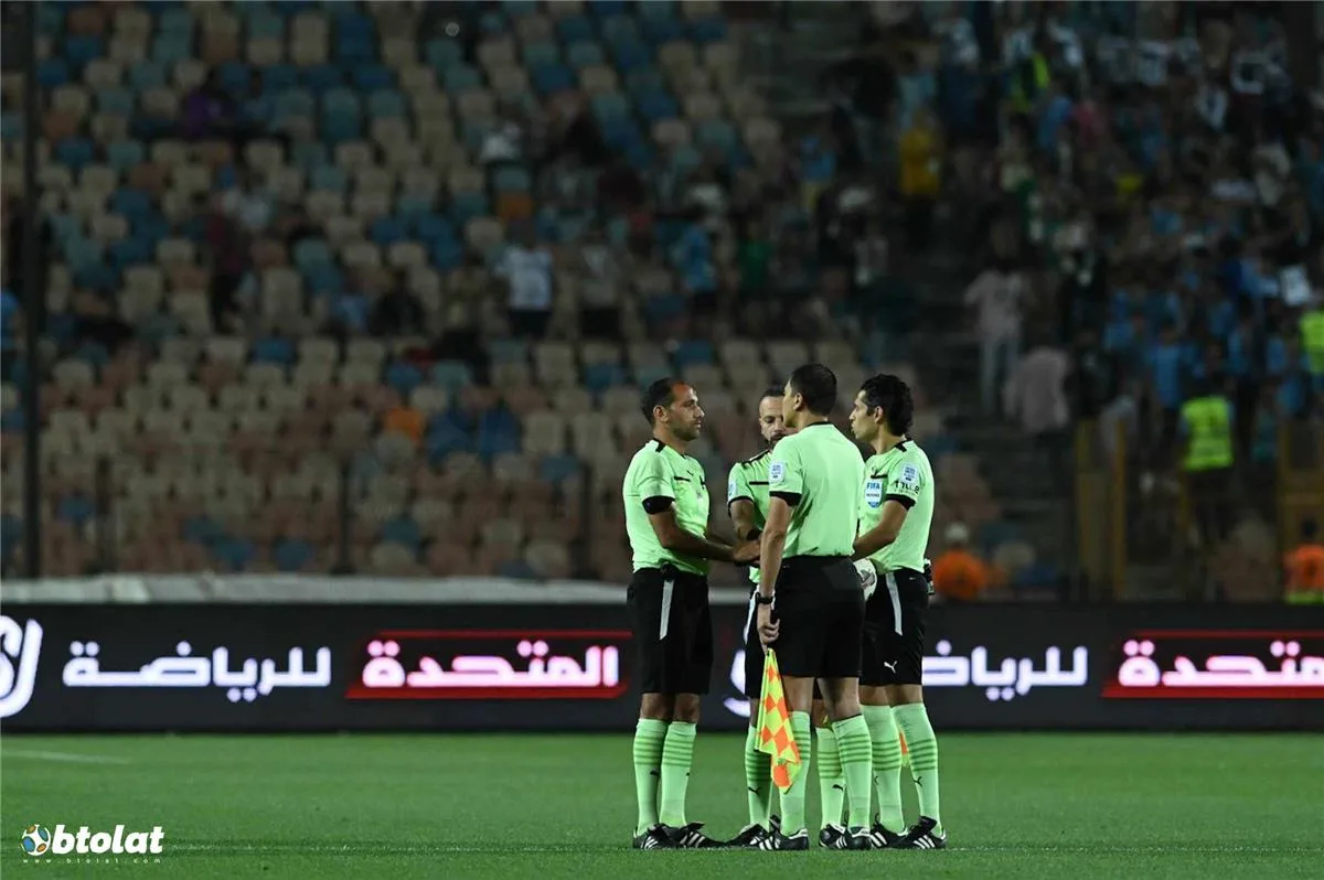 خاص | تفاصيل حدث تفاعل الجماهير مع حكم مباراة الزمالك وبيراميدز