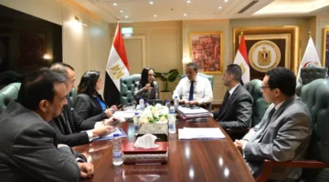خالد عبدالغفار يتحدث مع وزيرة التضامن حول خطوات تنفيذ توجيهات الرئيس لزيادة عدد فصول الحضانات ورياض الأطفال.
