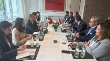 خالد عبدالغفار يجتمع بوزيري الصحة من ماليزيا والمغرب لتعزيز التعاون في تحسين خدمات الرعاية الصحية.