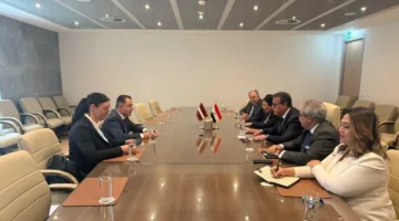 خالد عبدالغفار يستعرض طرق تعزيز التعاون الصحي مع وزيري الصحة في لاتفيا وأوكرانيا