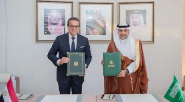 وزير الصحة يوقع مذكرة تفاهم مع نظريه السعودي للتعاون في عدد من المجالات الصحية الهامة لمواطني البلدين