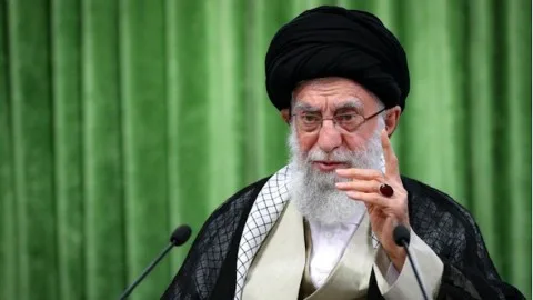 خامنئي: ترامب يُدلي بأكاذيب وعلي أمريكا الانسحاب من الشرق الأوسط، ونُشير إلى خطر تبعية الدول العربية للولايات المتحدة. خامنئي: ترامب يُدلي بأكاذيب وعلي أمريكا الانسحاب من الشرق الأوسط، ونُشير إلى خطر تبعية الدول العربية للولايات المتحدة.