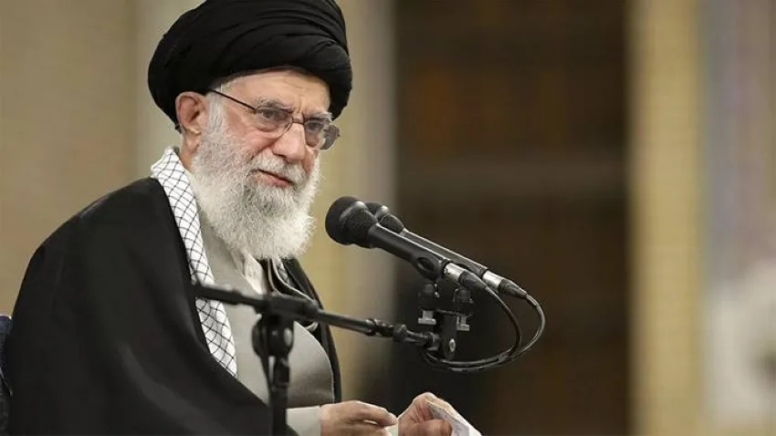 خامنئي يت doubt في إمكانية تحقيق نتائج من المحادثات مع الولايات المتحدة