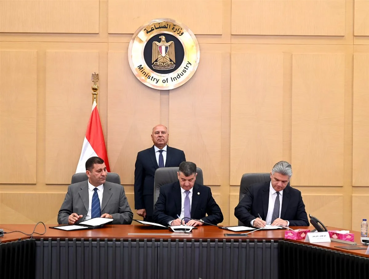 خبر مفرح لسكان الإسكندرية.. توقيع عقد مشروع تجديد ترام الرمل خبر مفرح لسكان الإسكندرية.. توقيع عقد مشروع تجديد ترام الرمل
