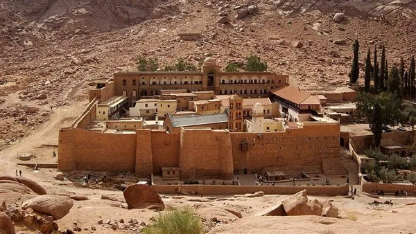 خبير أثرى يكشف تاريخ دير سانت كاترين وسبب تحول اسمه