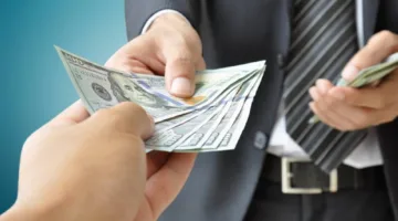 خبير اقتصادي: 5 أشياء لا يشتريها الأثرياء بينما تكلف آخرين آلاف الدولارات