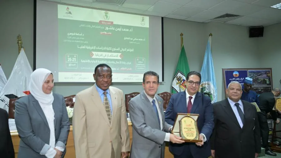 خبير سياسي: الفساد يعيق الاستفادة من الموارد الطبيعية في القارة الأفريقية خبير سياسي: الفساد يعيق الاستفادة من الموارد الطبيعية في القارة الأفريقية