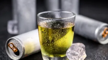 خبيرة في معهد الأبحاث الطبية تحذر من أضرار مشروبات الطاقة خلال فترة الامتحانات