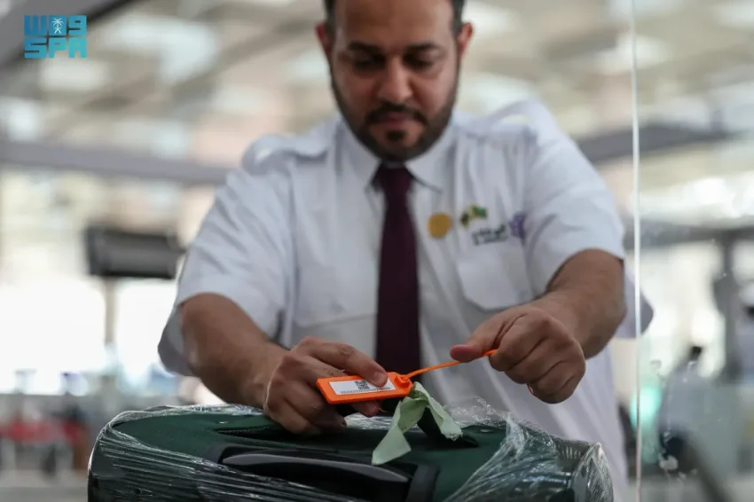 خدمة تصنيف وترميز الأمتعة في مبادرة طريق مكة: من مطار إسلام آباد الدولي إلى مكان إقامة المستفيد في المملكة خدمة تصنيف وترميز الأمتعة في مبادرة طريق مكة: من مطار إسلام آباد الدولي إلى مكان إقامة المستفيد في المملكة