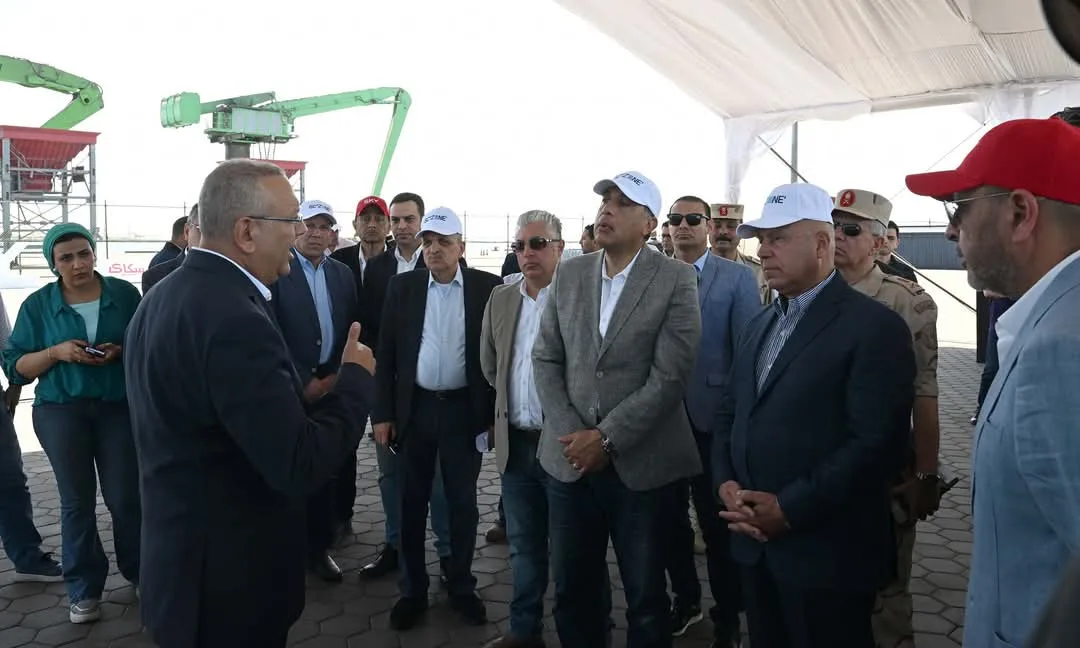 خلال جولته بشرق بورسعيد: رئيس الوزراء يتفقد مشروعي "رووتس" و"سكاي للموانيء"