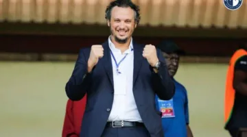 خلف الكواليس: اجتماع رئيس نادي بيراميدز مع اللاعبين قبل مباراة صن داونز
