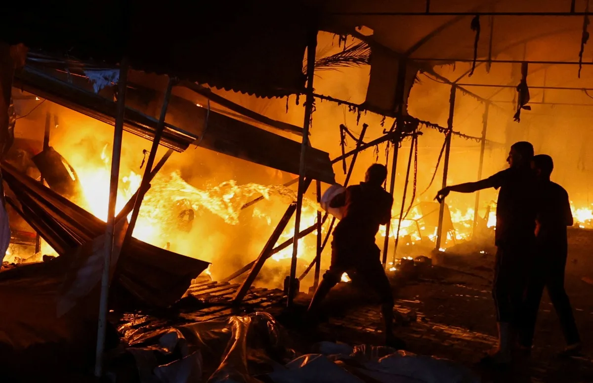خمسة شهداء جراء غارة إسرائيلية على أحياء التفاح وجباليا وخان يونس في غزة خمسة شهداء جراء غارة إسرائيلية على أحياء التفاح وجباليا وخان يونس في غزة