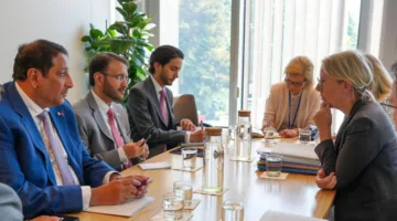 د. الأنصاري يلتقي بالمدير العام لمنطقة الشرق الأوسط وشمال إفريقيا في وزارة الخارجية الأوروبية.
