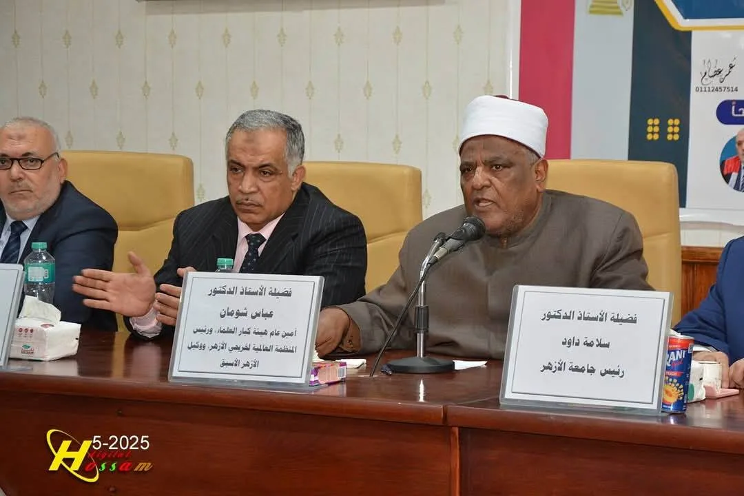 د. شومان يشدد على أهمية اختيار مصادر المعرفة ويشير إلى مخاطر وسائل التواصل الاجتماعي. د. شومان يشدد على أهمية اختيار مصادر المعرفة ويشير إلى مخاطر وسائل التواصل الاجتماعي.