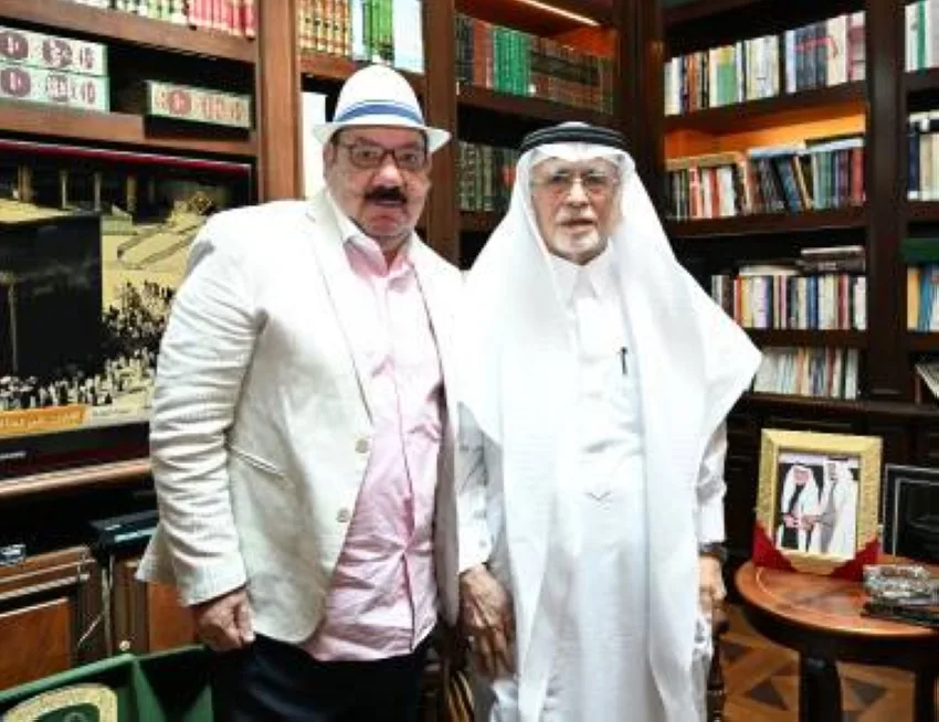 د. عبدالعزيز خوجة يتناول عشق الكيمياء وأسرار الحب الكيميائي. د. عبدالعزيز خوجة يتناول عشق الكيمياء وأسرار الحب الكيميائي.
