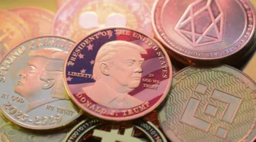 داخل قاعة العشاء المميزة لعملة ترامب: كيف جمع الرئيس أصدقائه الأثرياء في أمسية غامضة؟