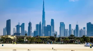 درجات الحرارة في الإمارات تصل إلى مستويات غير مسبوقة، متجاوزة 50 درجة مئوية