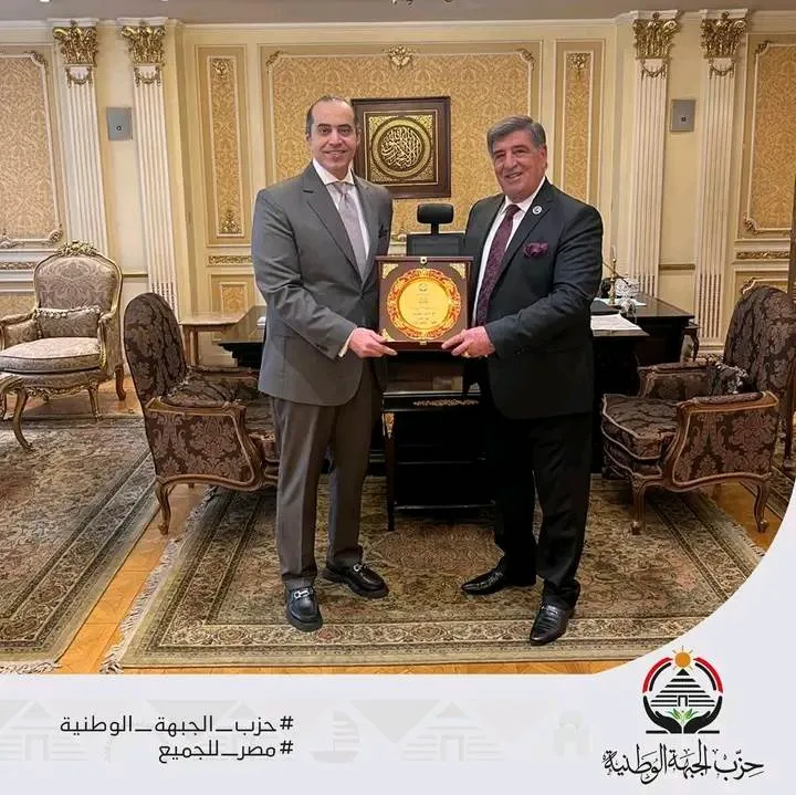 درع تقديري من “الجبهة الوطنية” لوزير الشؤون النيابية تكريماً للجهود في “التواصل السياسي” درع تقديري من “الجبهة الوطنية” لوزير الشؤون النيابية تكريماً للجهود في “التواصل السياسي”