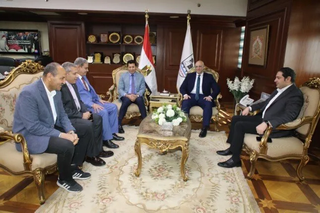دعمًا للشباب.. وزير الرياضة ومحافظ بني سويف يدشنان منشآت جديدة ويستمعان لآرائهم