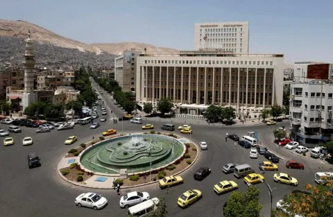 دمشق ترى أن قرار واشنطن رفع العقوبات عنها “هو خطوة إيجابية نحو تخفيف المعاناة الإنسانية والاقتصادية”. دمشق ترى أن قرار واشنطن رفع العقوبات عنها “هو خطوة إيجابية نحو تخفيف المعاناة الإنسانية والاقتصادية”.