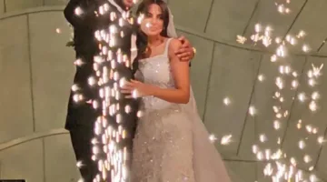دموع السعادة .. الفنانة أمل رزق تتأثر في زفاف ابنتها هيا | صور