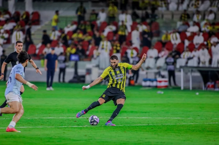 دوري روشن: الاتحاد يحقق الفوز على الفيحاء ويقترب من التتويج باللقب