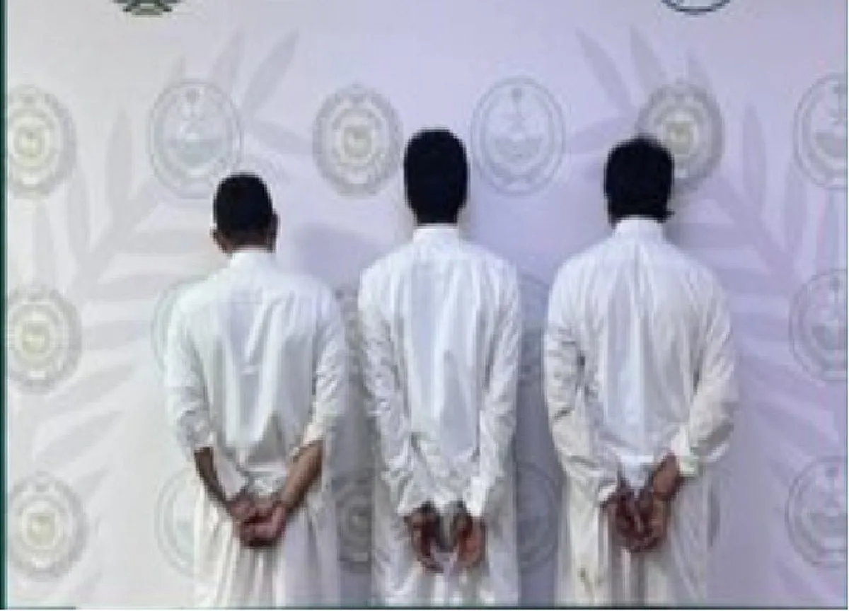 دوريات المجاهدين في المنطقة الشرقية تعتقل 3 أفراد بتهمة ترويج الحشيش دوريات المجاهدين في المنطقة الشرقية تعتقل 3 أفراد بتهمة ترويج الحشيش
