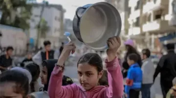 دولة معزولة تفتك بالأطفال.. نتنياهو يحجب المساعدات عن سكان غزة.