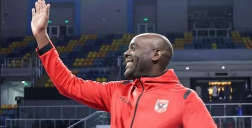 ديفيد ديفيز يبرم اتفاقيات التدريب مع فريق كرة اليد في الأهلي ديفيد ديفيز يبرم اتفاقيات التدريب مع فريق كرة اليد في الأهلي