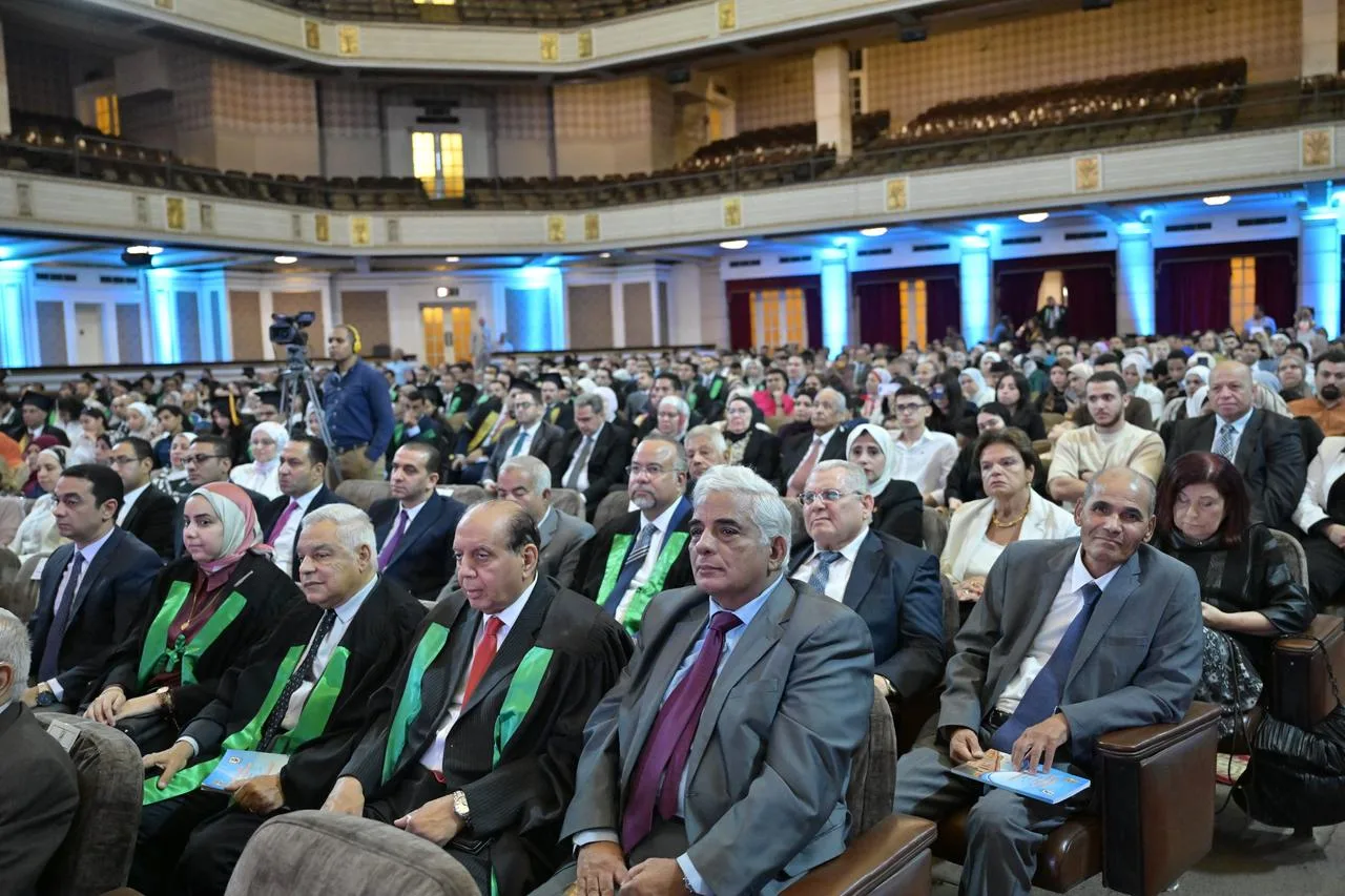 رؤساء الهئيات القضية الخمس من خريجى دفعة ١٩٧٧ حقوق جامعة القاهرة.. حدث فريد