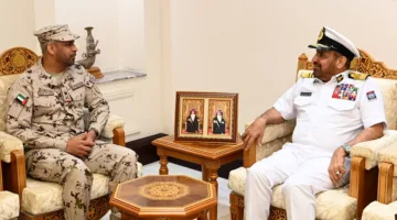 رئيس أركان القوات المسلحة السلطانية يستقبل ضابطًا عسكريًا من الإمارات