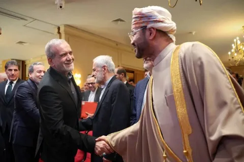 رئيس إيران يتوجه إلى سلطنة عُمان كوسيط بين طهران وواشنطن رئيس إيران يتوجه إلى سلطنة عُمان كوسيط بين طهران وواشنطن