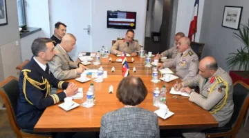 رئيس الأركان يعود إلى البلاد بعد انتهاء زيارته إلى فرنسا