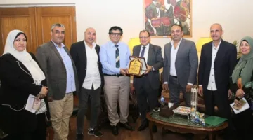 رئيس الأوبرا يتلقى “درع التقدير” من النقابة العامة للصحافة والطباعة والإعلام تكريمًا لإسهاماته.