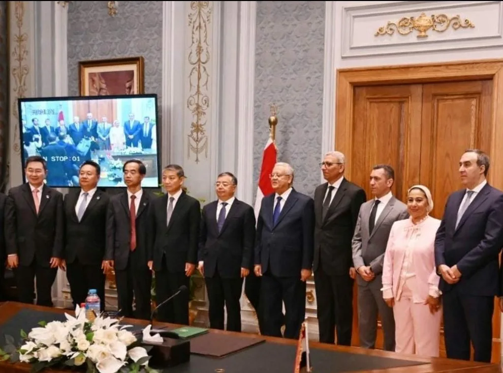 رئيس البرلمان يلتقي بخبير المكتب السياسي للحزب الشيوعي الصيني رئيس البرلمان يلتقي بخبير المكتب السياسي للحزب الشيوعي الصيني