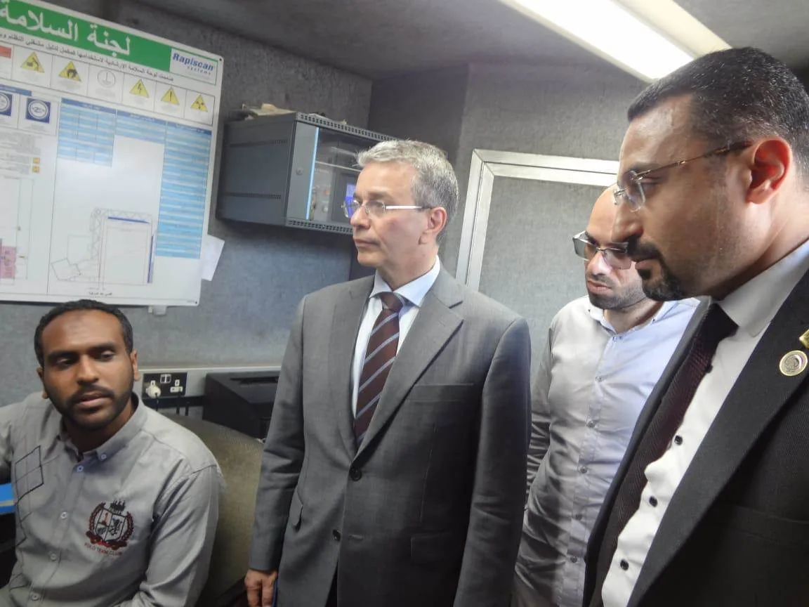 رئيس الجمارك: نهدف إلى تحقيق أهدافنا.. ومدة الإفراج الجمركي ستنخفض إلى يومين فقط بحلول نهاية 2025. رئيس الجمارك: نهدف إلى تحقيق أهدافنا.. ومدة الإفراج الجمركي ستنخفض إلى يومين فقط بحلول نهاية 2025.