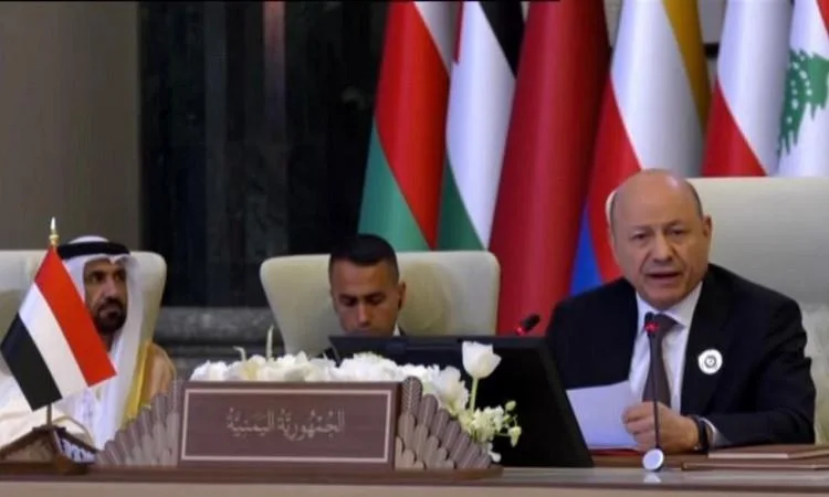 رئيس الحكومة اليمنية: نعارض تهجير الفلسطينيين ونؤيد حل الدولتين رئيس الحكومة اليمنية: نعارض تهجير الفلسطينيين ونؤيد حل الدولتين