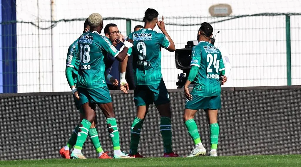 مبلغ كبير.. الرجاء الرياضي يتعرض لضرر آخر من الفيفا مبلغ كبير.. الرجاء الرياضي يتعرض لضرر آخر من الفيفا