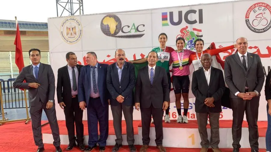 رئيس اللجنة الأولمبية يبارك اتحاد الدراجات لفوزه بلقب البطولة الأفريقية في مضمار الدراجات. رئيس اللجنة الأولمبية يبارك اتحاد الدراجات لفوزه بلقب البطولة الأفريقية في مضمار الدراجات.