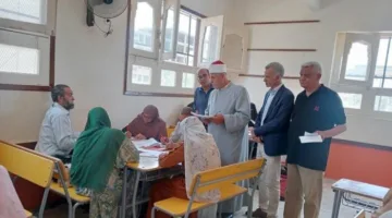 رئيس المنطقة الأزهرية بالقليوبية يقوم بزيارة لمراكز تقييم درجات الشهادتين الابتدائية والإعدادية.