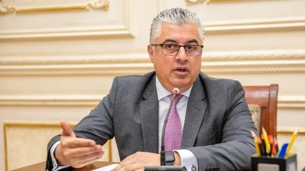 رئيس المنطقة الاقتصادية لقناة السويس يوقع اتفاقية لمشروع إنتاج مواد التعبئة والتغليف باستثمار قدره 60 مليون دولار رئيس المنطقة الاقتصادية لقناة السويس يوقع اتفاقية لمشروع إنتاج مواد التعبئة والتغليف باستثمار قدره 60 مليون دولار