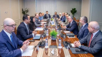 رئيس الهيئة الاقتصادية لقناة السويس يناقش سبل تعزيز التعاون مع شركة AP Moller MAERSK